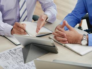 الاستشارات والدراسات