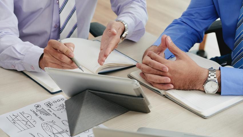 الاستشارات والدراسات